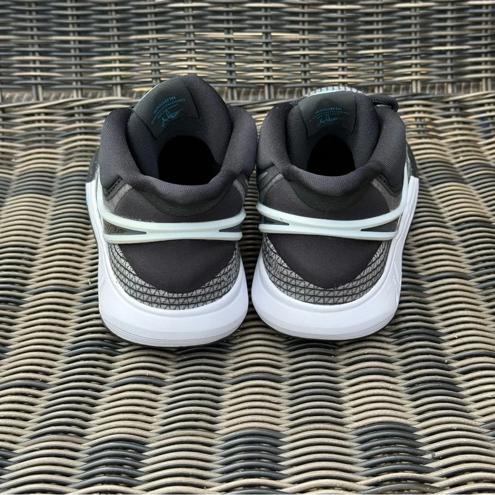 NIB NIKE Kyrie 8 GO Orca black menta GS 7Y basketball shoes athletic NEW